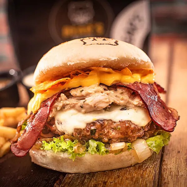 2X1 HAMBURGUESAS TRIPLE X+PAPAS+2 GREEN LEMON